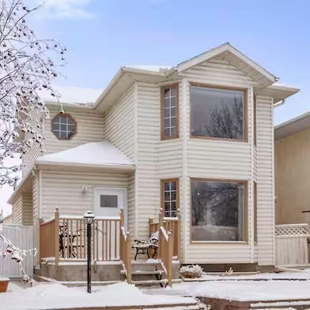 Home Away From Home!! Calgary Ngoại thất bức ảnh
