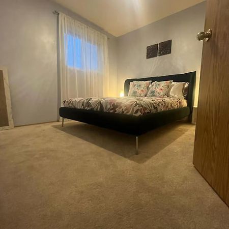 Home Away From Home!! Calgary Ngoại thất bức ảnh