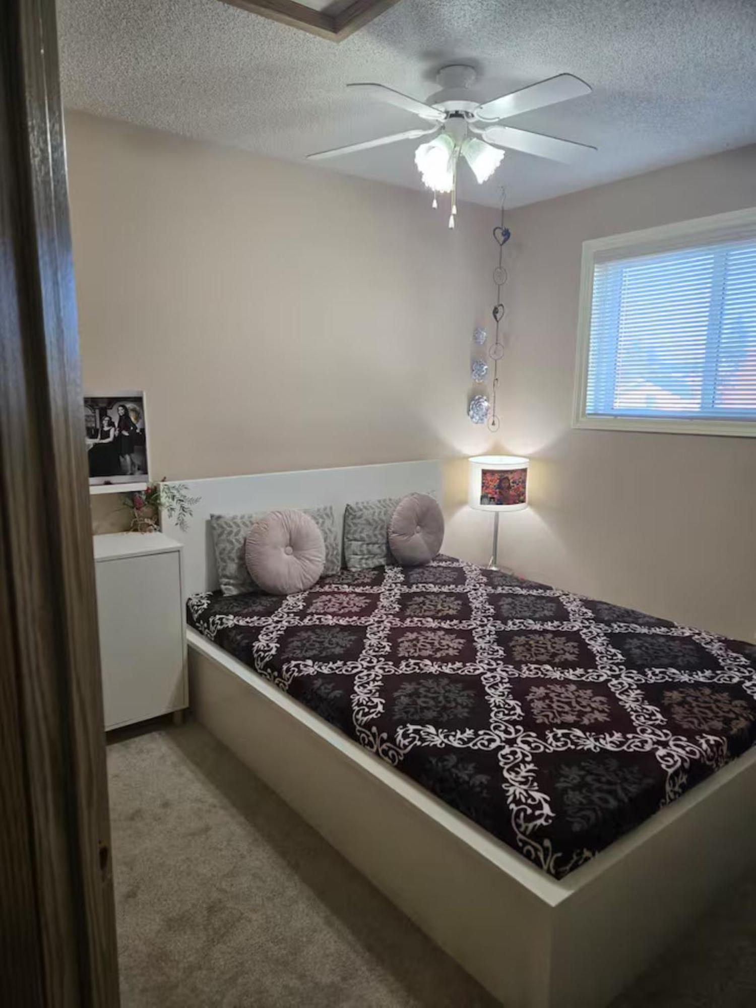 Home Away From Home!! Calgary Ngoại thất bức ảnh